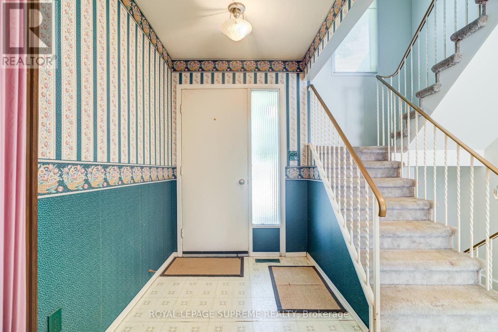 88 Salisbury Circle, Brampton, Ontario  L6V 2Z5 - Photo 4 - W13527028