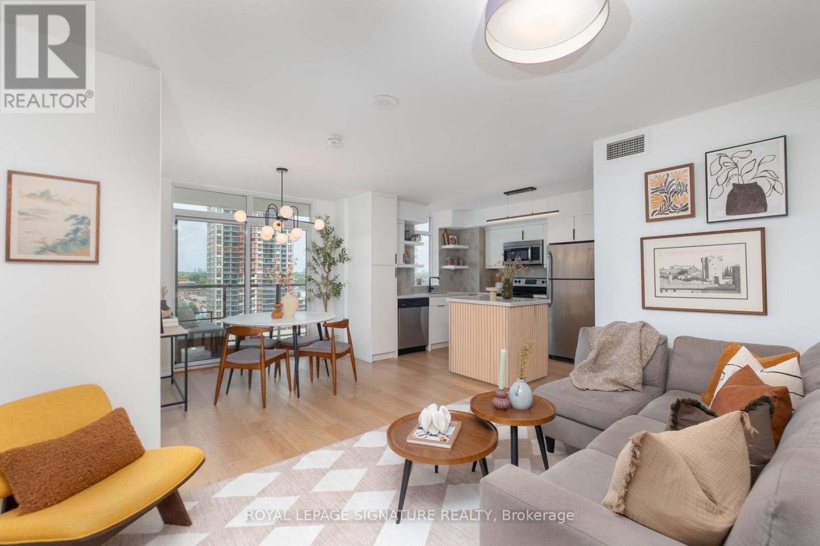 <div class="slider-price">$615,000</div><p>1309 - 816 Lansdowne Avenue, Toronto, Ontario</p>