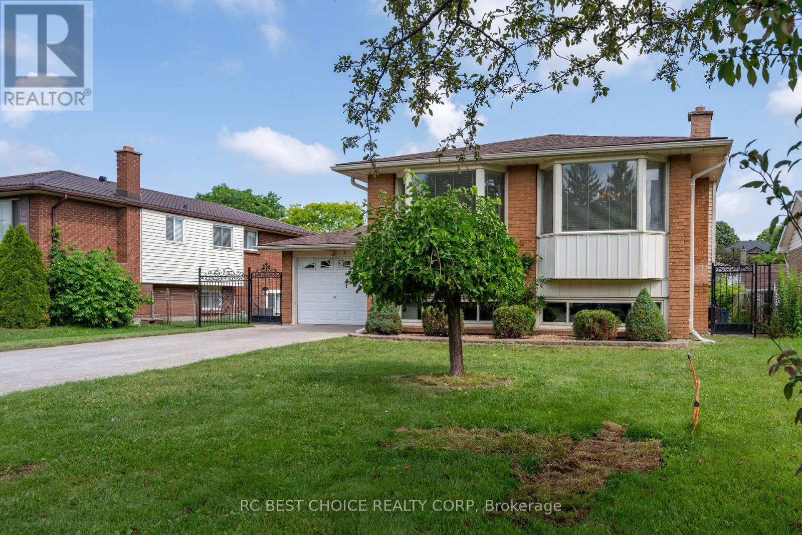 7 Harrow Court, London South, Ontario N6C 5A6 - Photo 2 - X13527040