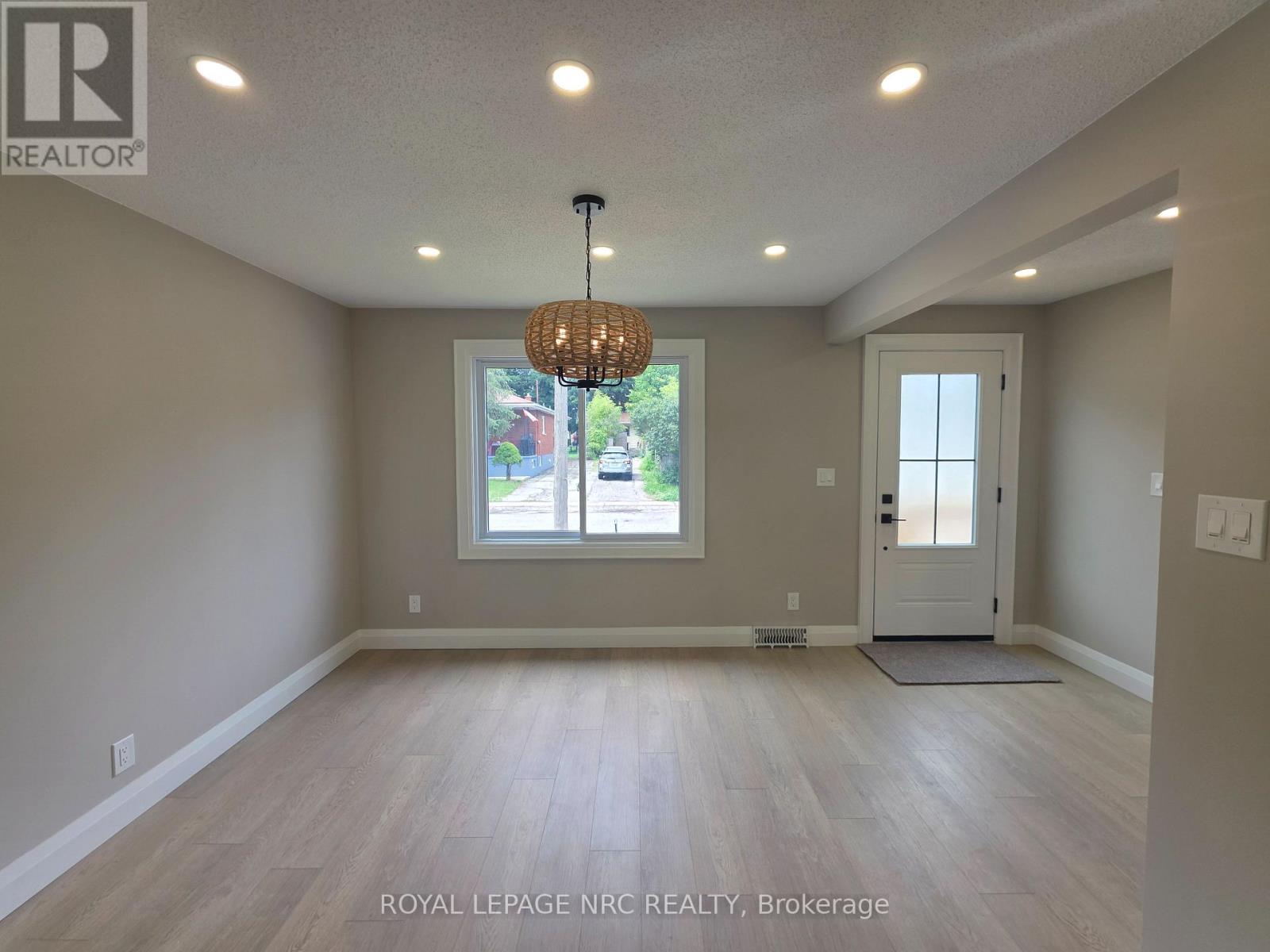 6486 Culp Street, Niagara Falls, Ontario  L2G 2C1 - Photo 4 - X13527280