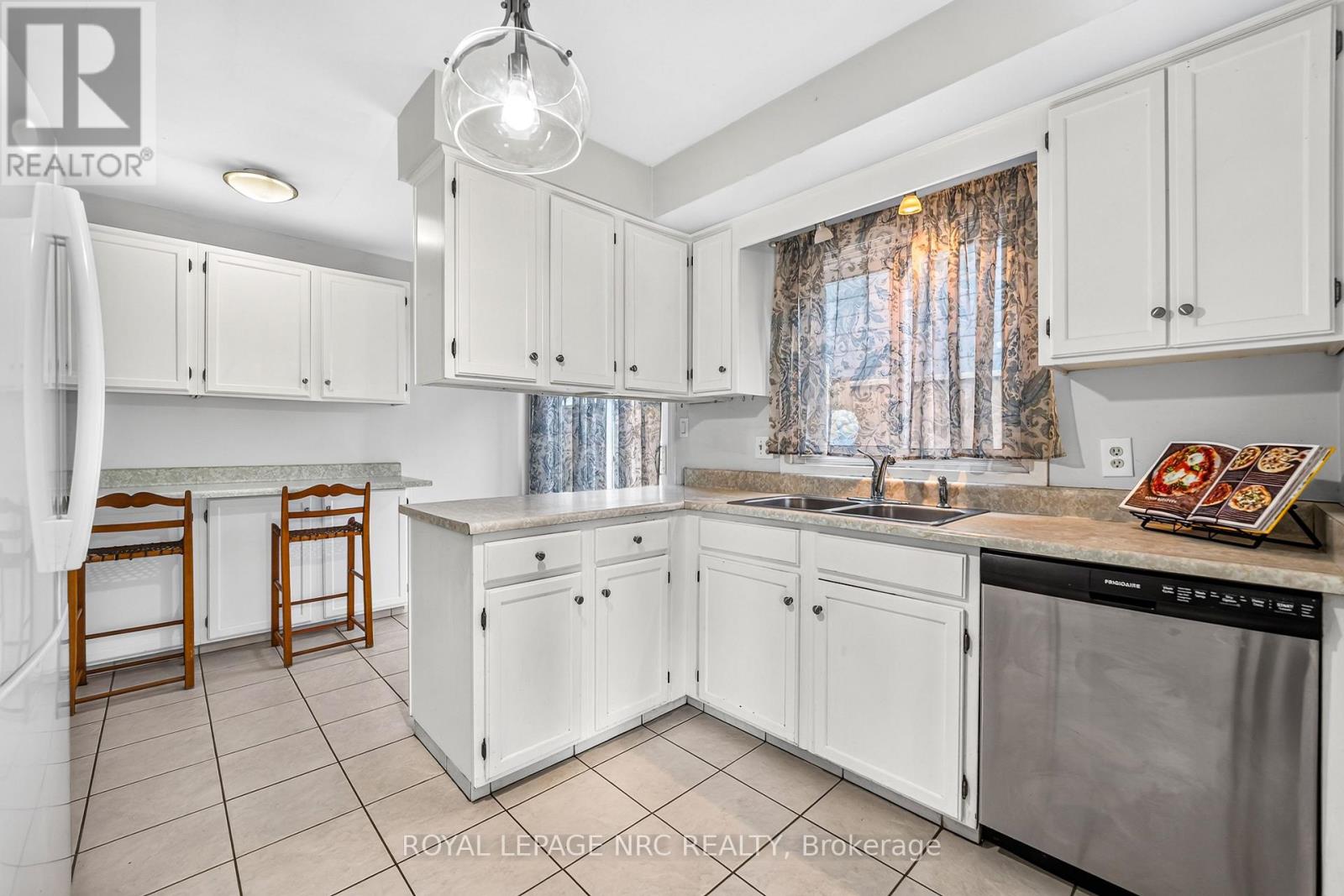 9 Sandy Cove Drive, St. Catharines, Ontario  L2N 5Z3 - Photo 17 - X13527422