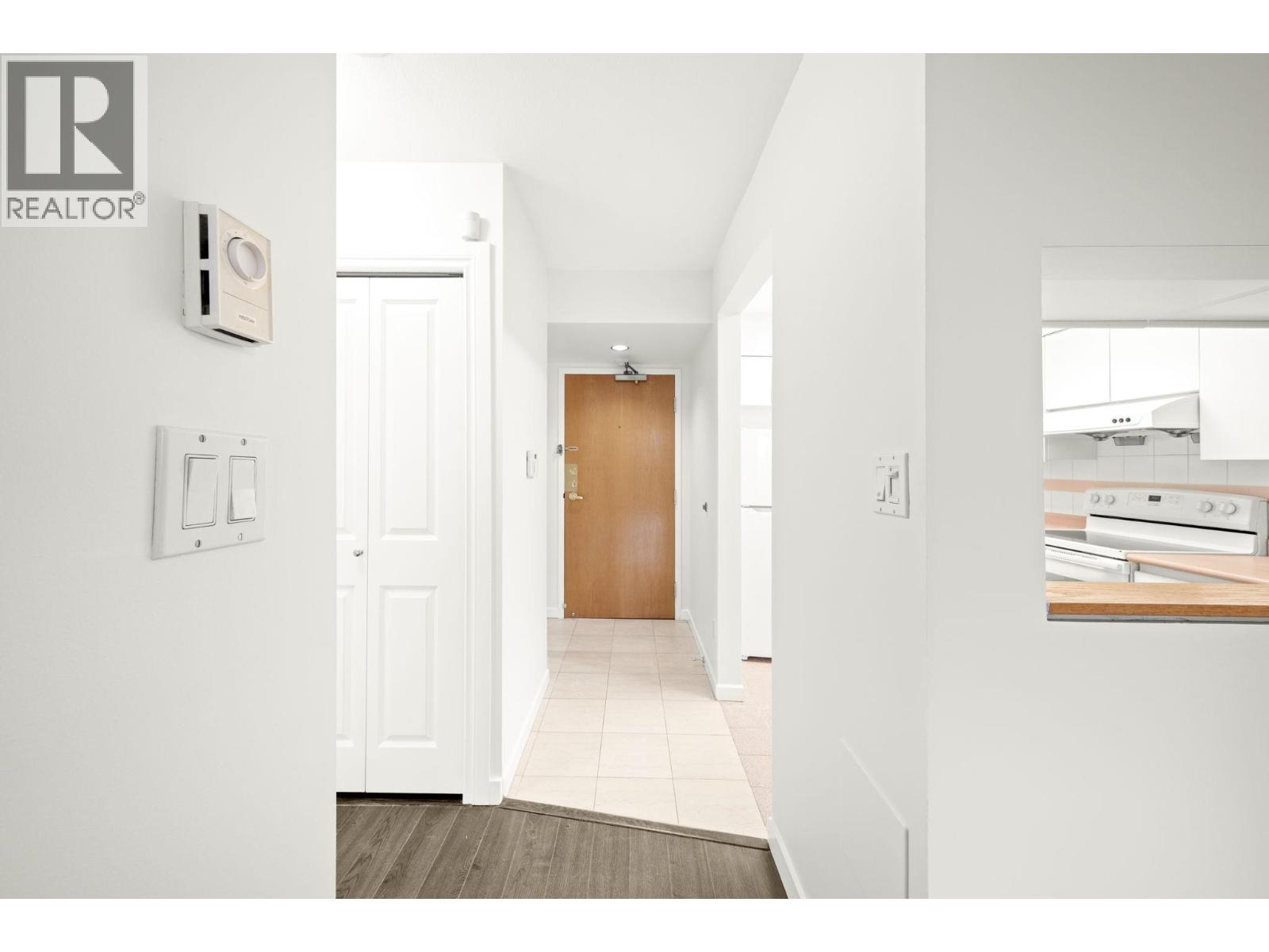 1101 9623 Manchester Drive, Burnaby, British Columbia  V3N 4Y8 - Photo 5 - R3142863