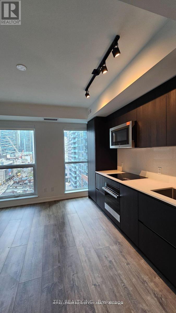 901 - 327 King Street W, Toronto, Ontario  M5V 0W7 - Photo 2 - C13527320