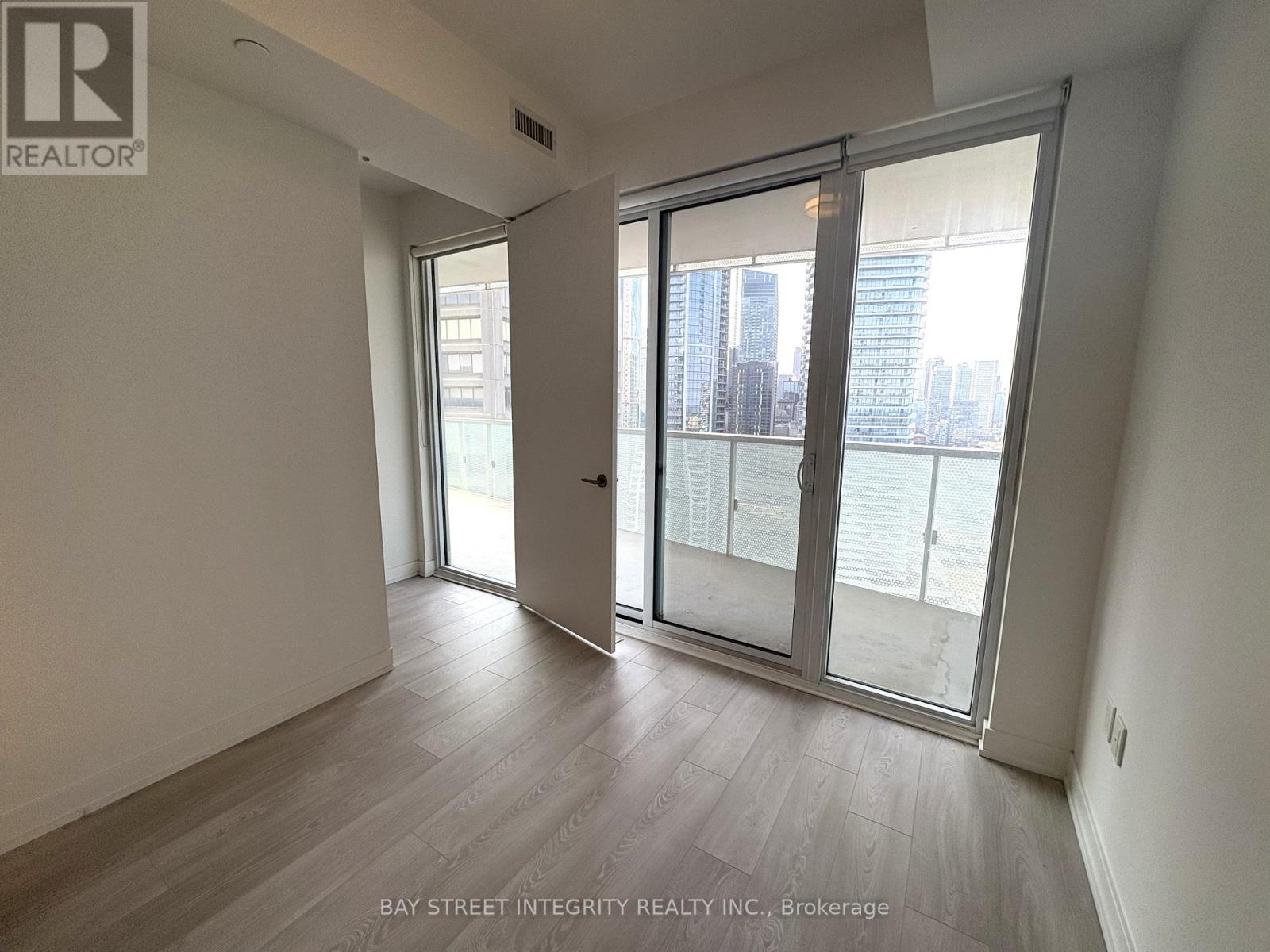 2708 - 15 Queens Quay E, Toronto, Ontario M5E 0A4 - Photo 13 - C13527412