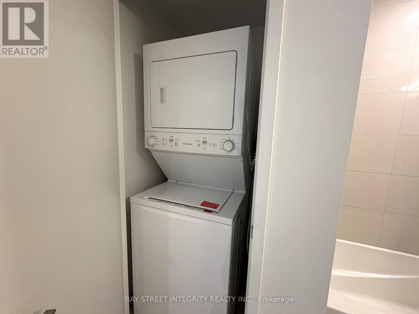 2708 - 15 Queens Quay E, Toronto, Ontario M5E 0A4 - Photo 17 - C13527412