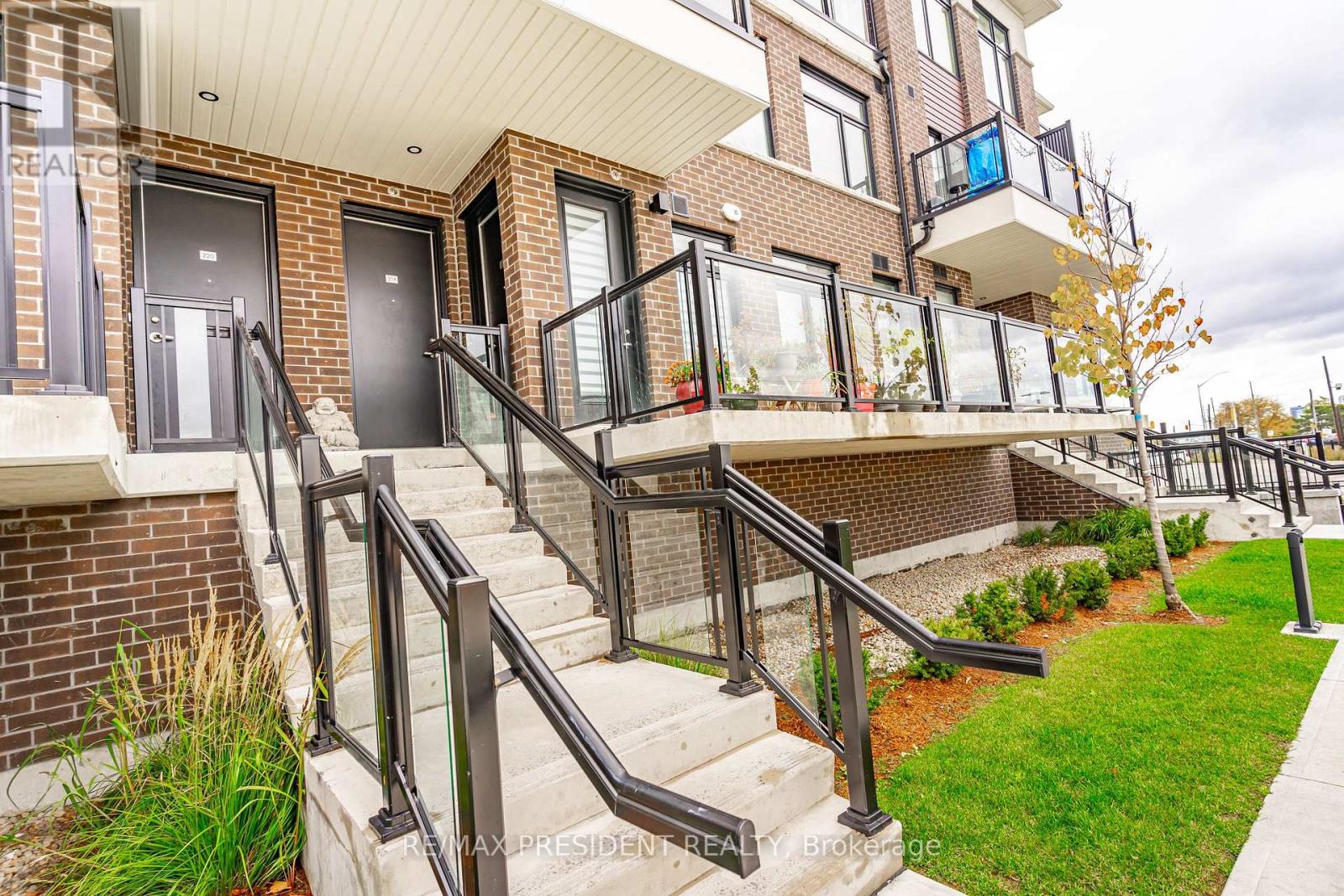 218 - 755 Omega Drive, Pickering, Ontario  L1V 0H1 - Photo 3 - E13527386