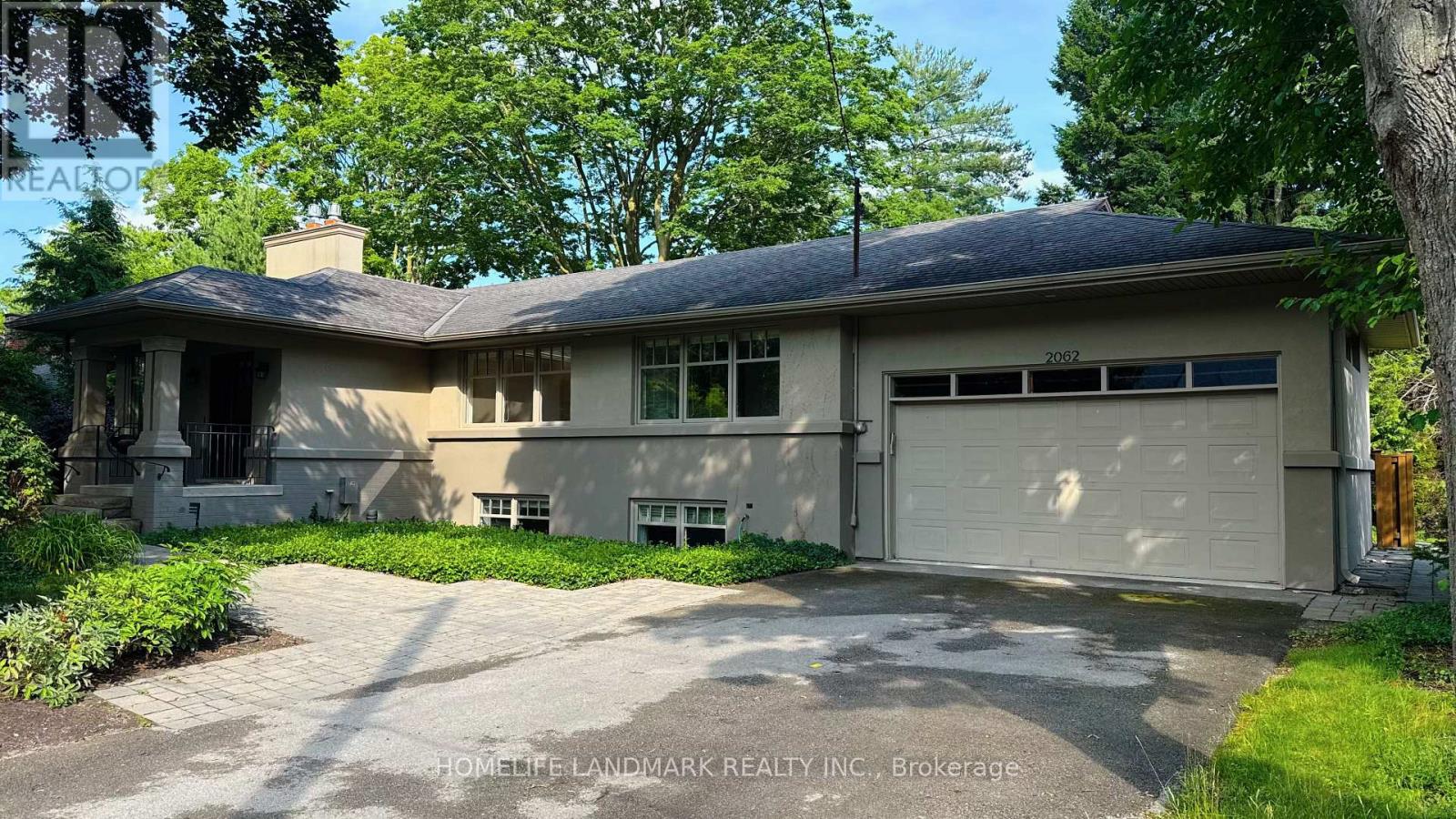 2062 GLENFOREST CRESCENT