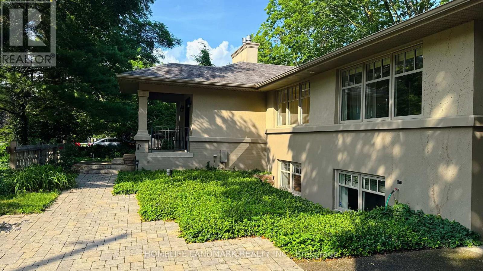 2062 Glenforest Crescent, Oakville, Ontario L6J 2G4 - Photo 2 - W13527274