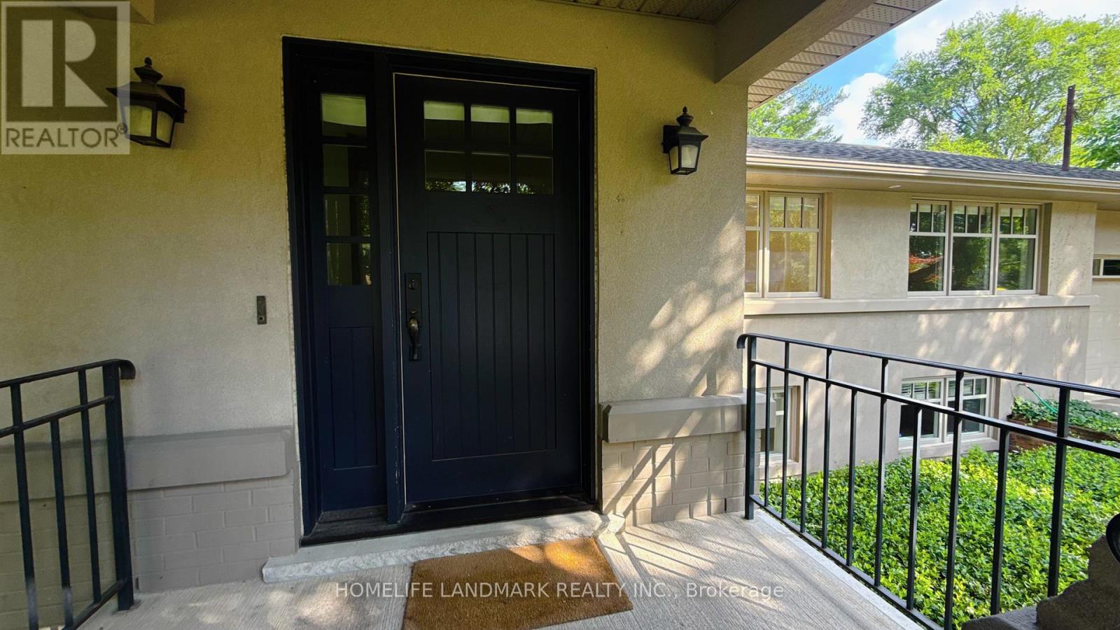 2062 Glenforest Crescent, Oakville, Ontario L6J 2G4 - Photo 3 - W13527274