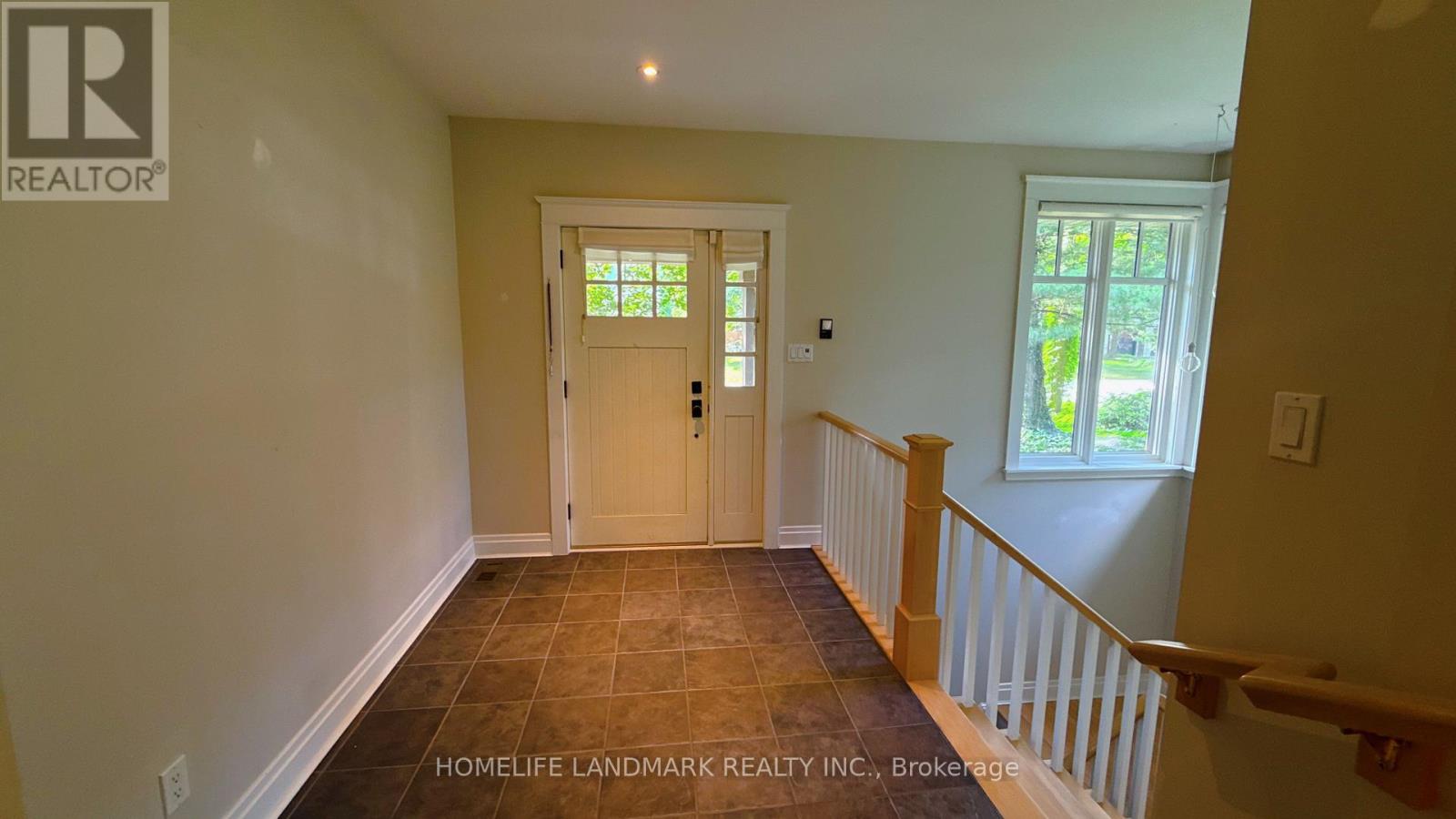 2062 Glenforest Crescent, Oakville, Ontario L6J 2G4 - Photo 4 - W13527274