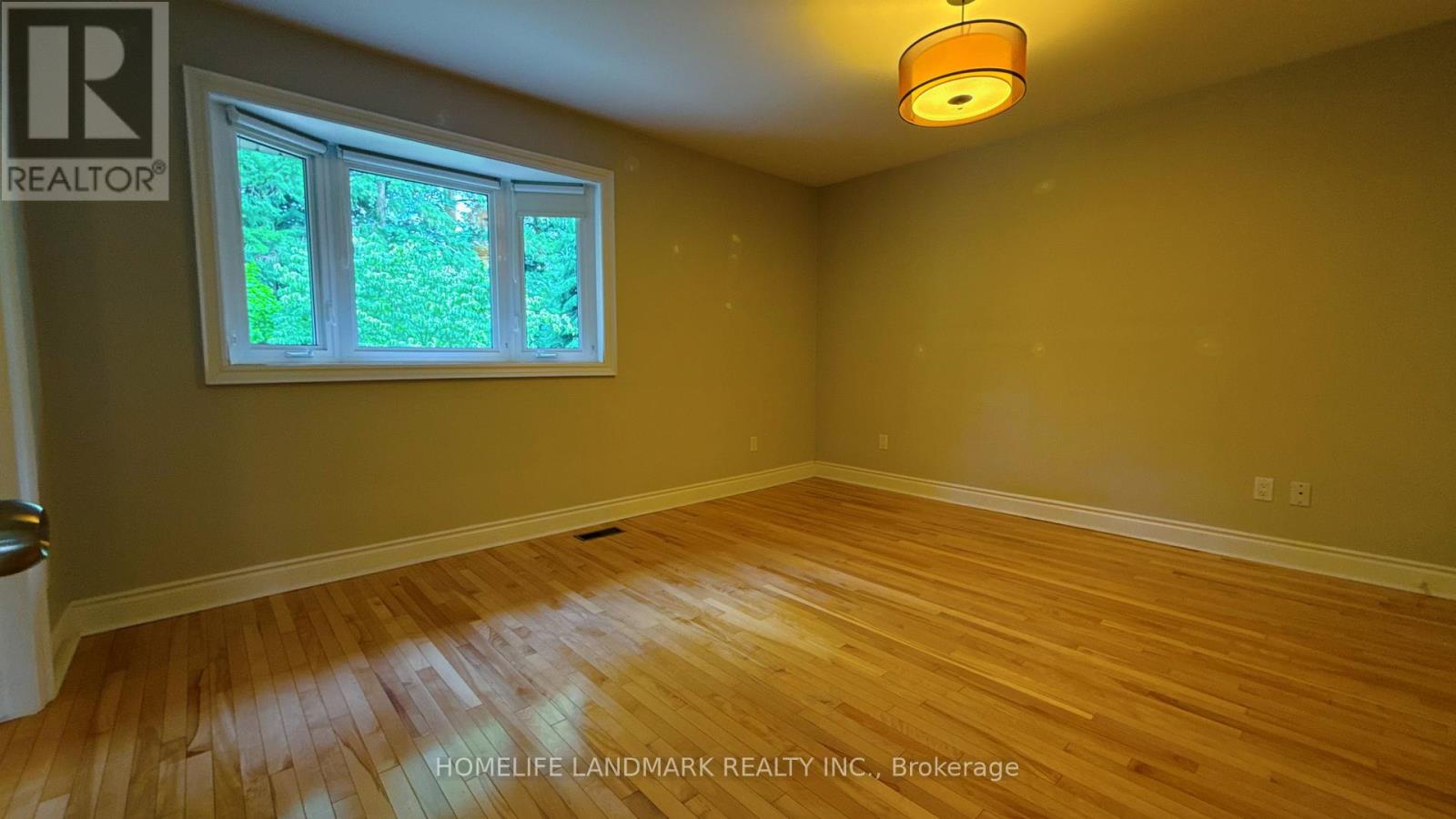 2062 Glenforest Crescent, Oakville, Ontario L6J 2G4 - Photo 9 - W13527274