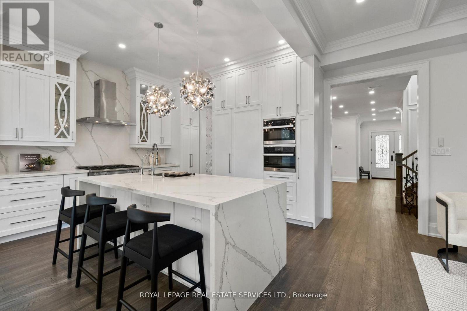 5 Kirk Bradden Road W, Toronto, Ontario  M8Y 2G1 - Photo 13 - W13527346
