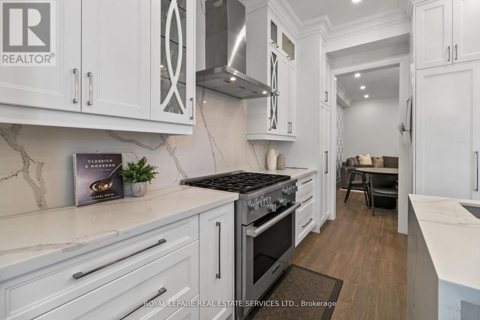 5 Kirk Bradden Road W, Toronto, Ontario  M8Y 2G1 - Photo 15 - W13527346