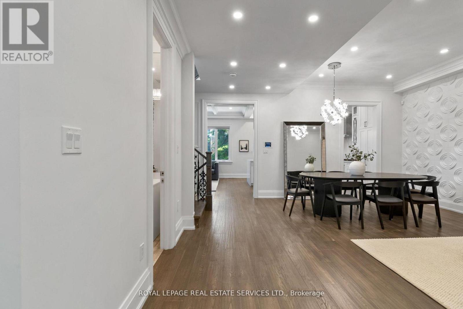 5 Kirk Bradden Road W, Toronto, Ontario  M8Y 2G1 - Photo 3 - W13527346
