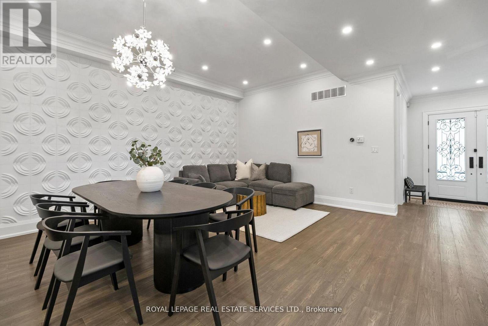 5 Kirk Bradden Road W, Toronto, Ontario  M8Y 2G1 - Photo 5 - W13527346