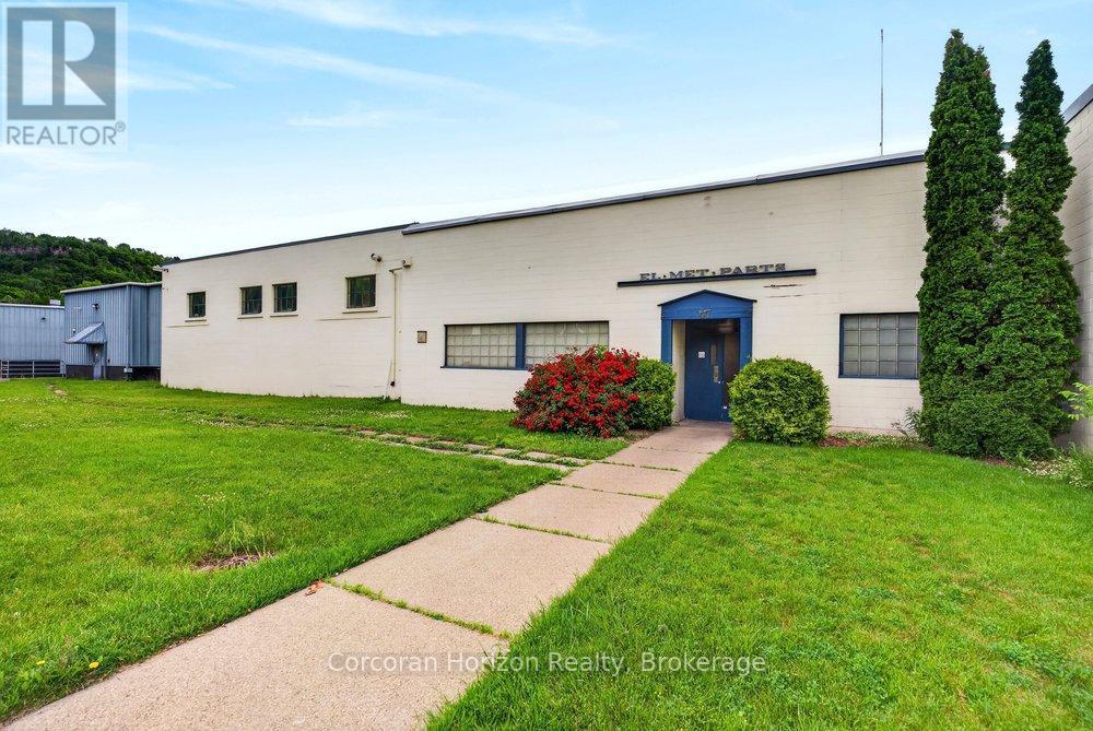 47 Head Street, Hamilton, Ontario  L9H 3H6 - Photo 1 - X13527592