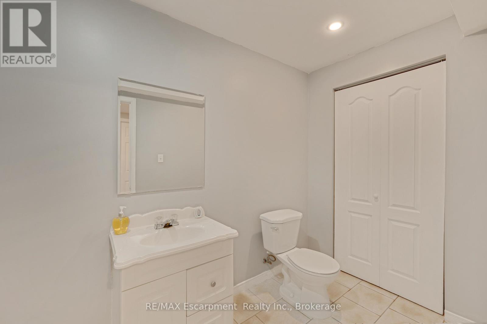 409 Jacqueline Boulevard, Hamilton, Ontario  L9B 2T4 - Photo 26 - X13527696