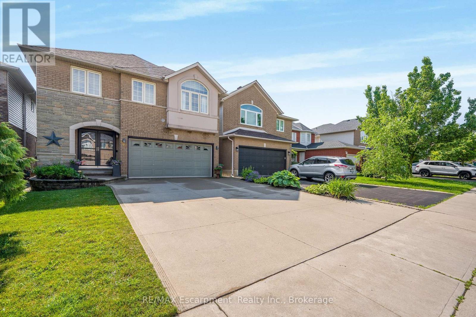 409 Jacqueline Boulevard, Hamilton, Ontario  L9B 2T4 - Photo 3 - X13527696