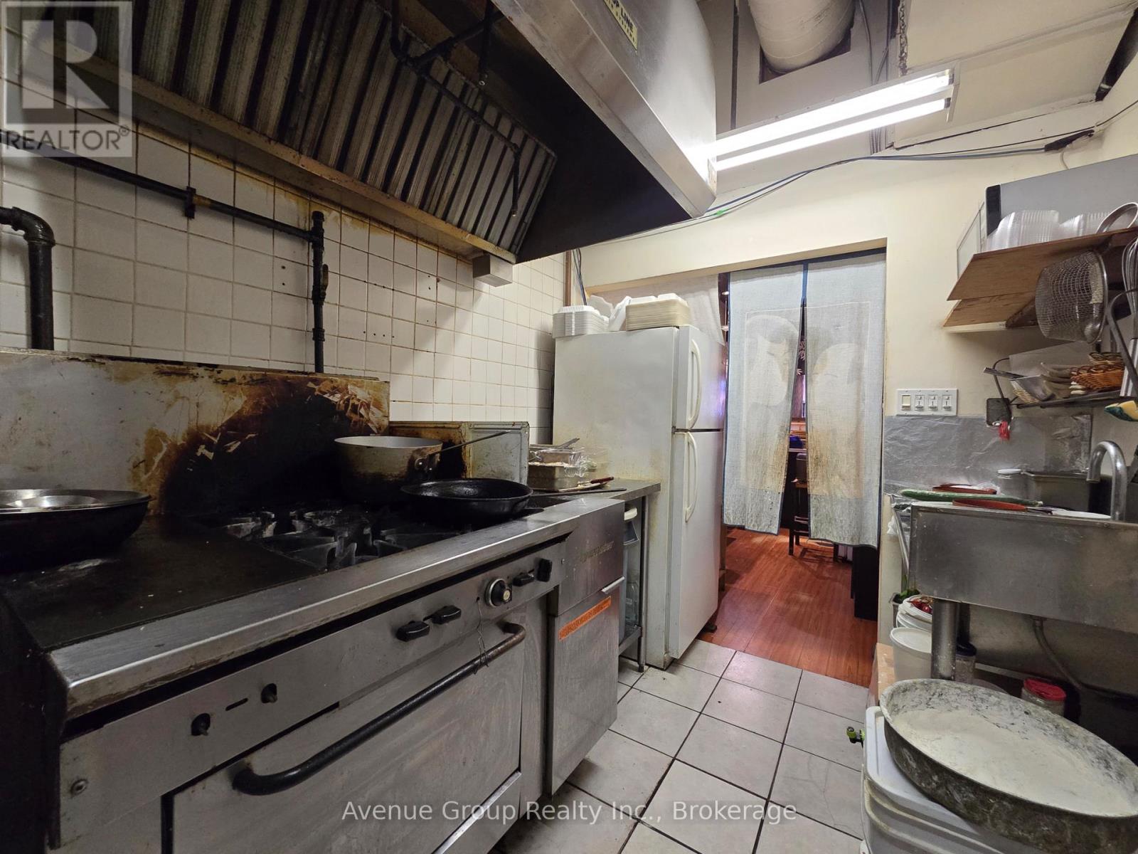 376 Eglinton Avenue W, Toronto, Ontario M5N 1A2 - Photo 11 - C13527634