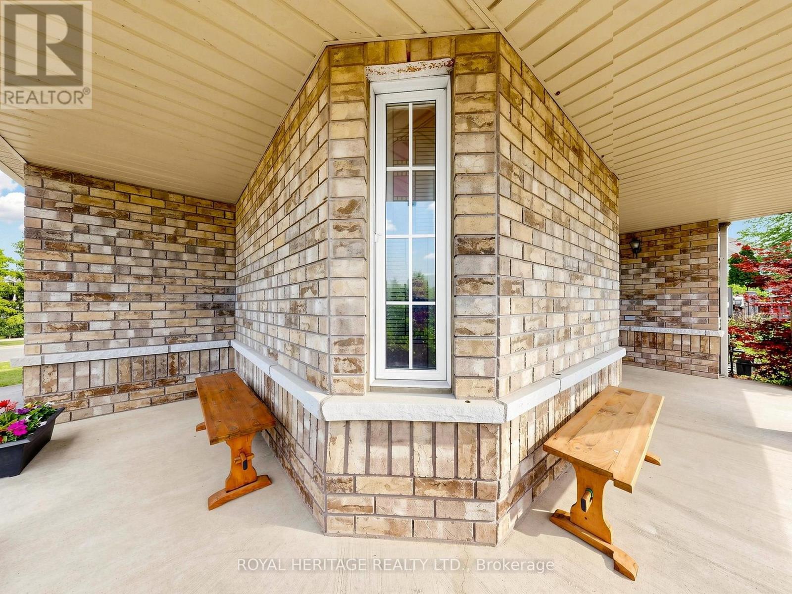 1 Wakem Court, Whitby, Ontario  L1P 1T8 - Photo 4 - E13527606