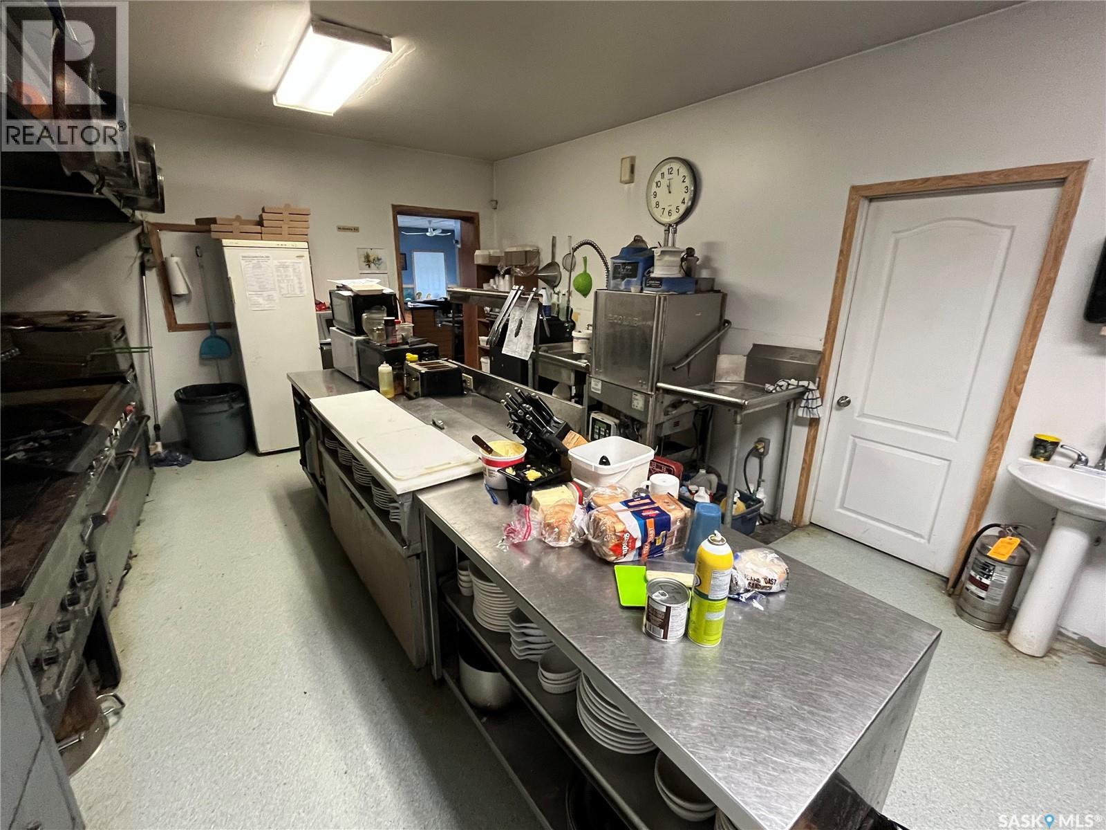 108 1st Avenue, Lintlaw, Saskatchewan  S0A 2H0 - Photo 12 - SK041614