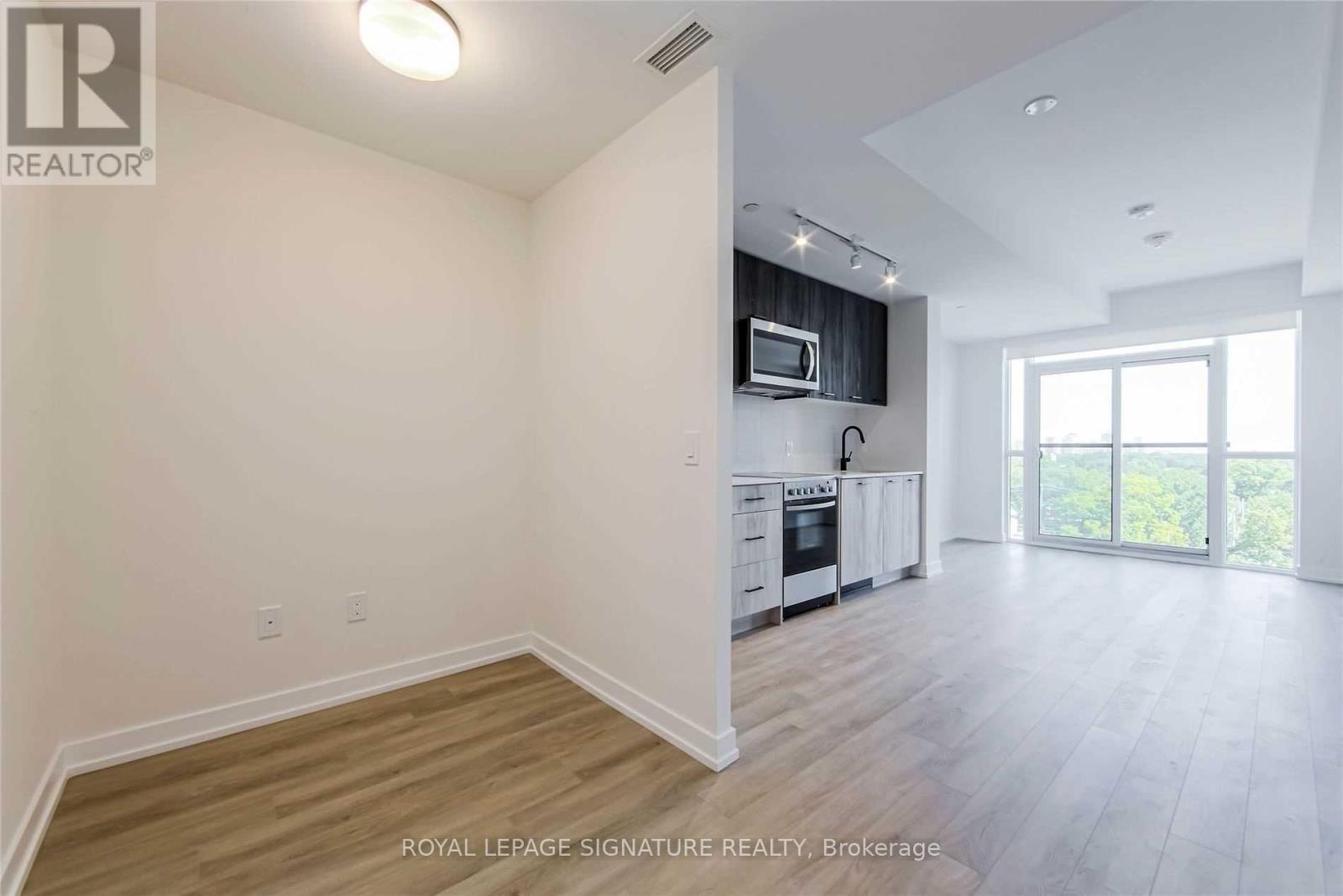 706 - 2300 St Clair Avenue W, Toronto, Ontario M6N 0B3 - Photo 4 - W13527434
