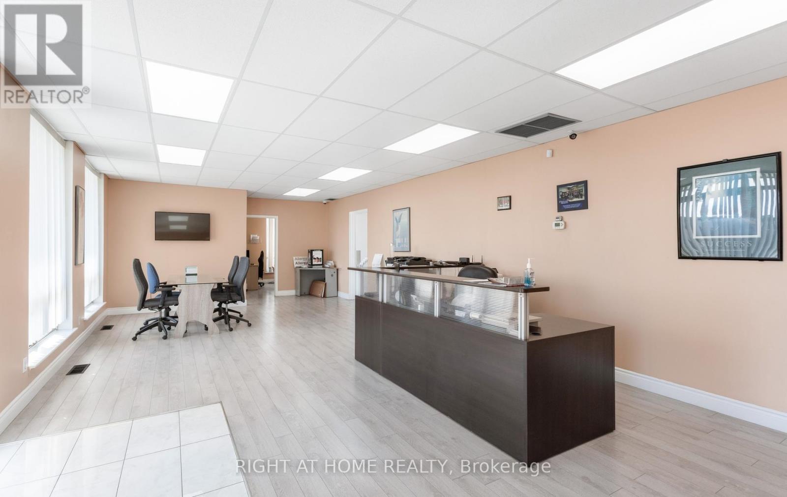 5277 Creekbank Road, Mississauga, Ontario  L4W 1N3 - Photo 4 - W13527454