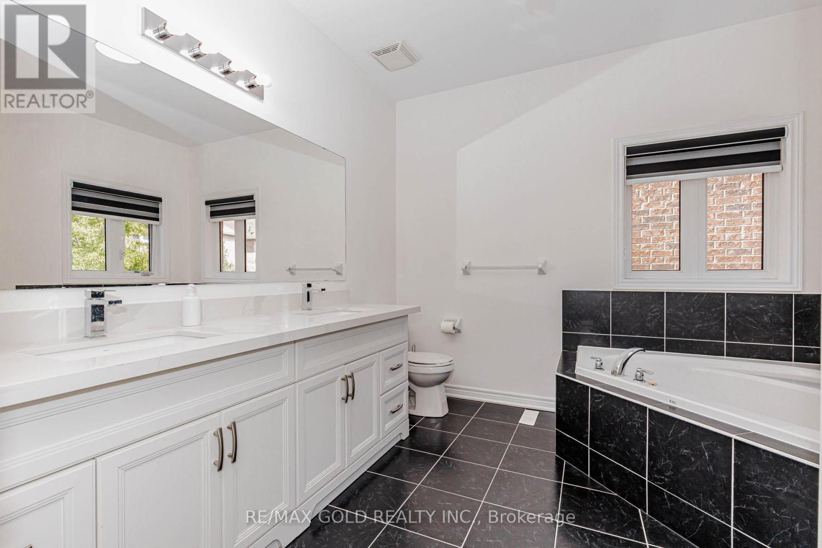 12 Fitzgibson Street, Brampton, Ontario  L6Y 5Y5 - Photo 29 - W13522538