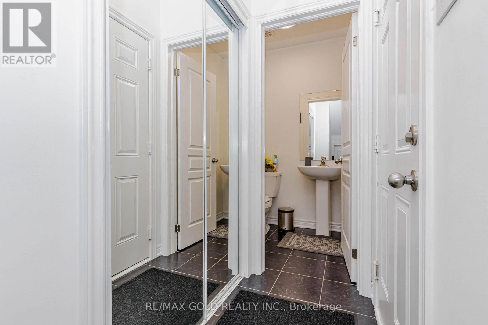 12 Fitzgibson Street, Brampton, Ontario  L6Y 5Y5 - Photo 20 - W13522538