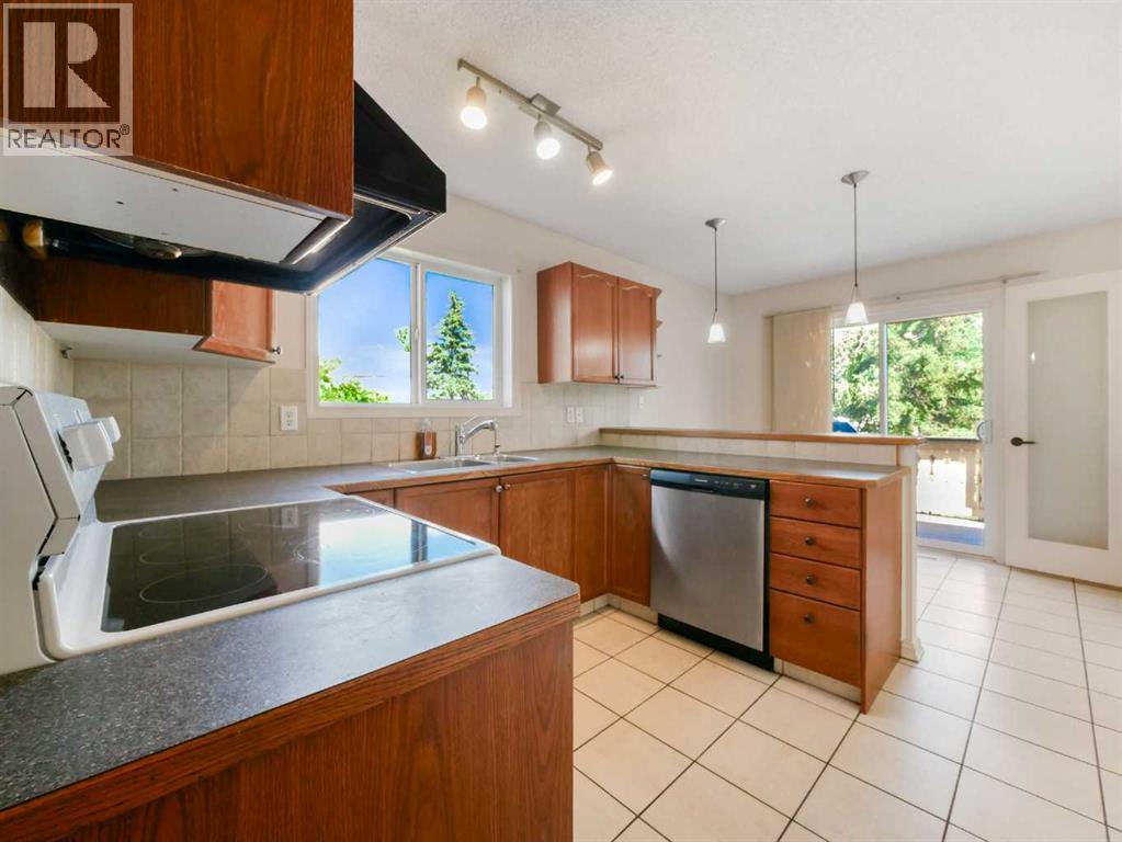 27 Erin Green Place SE, Calgary, Alberta  T2B 3C2 - Photo 8 - A2318315