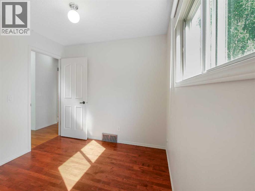 27 Erin Green Place SE, Calgary, Alberta  T2B 3C2 - Photo 14 - A2318315