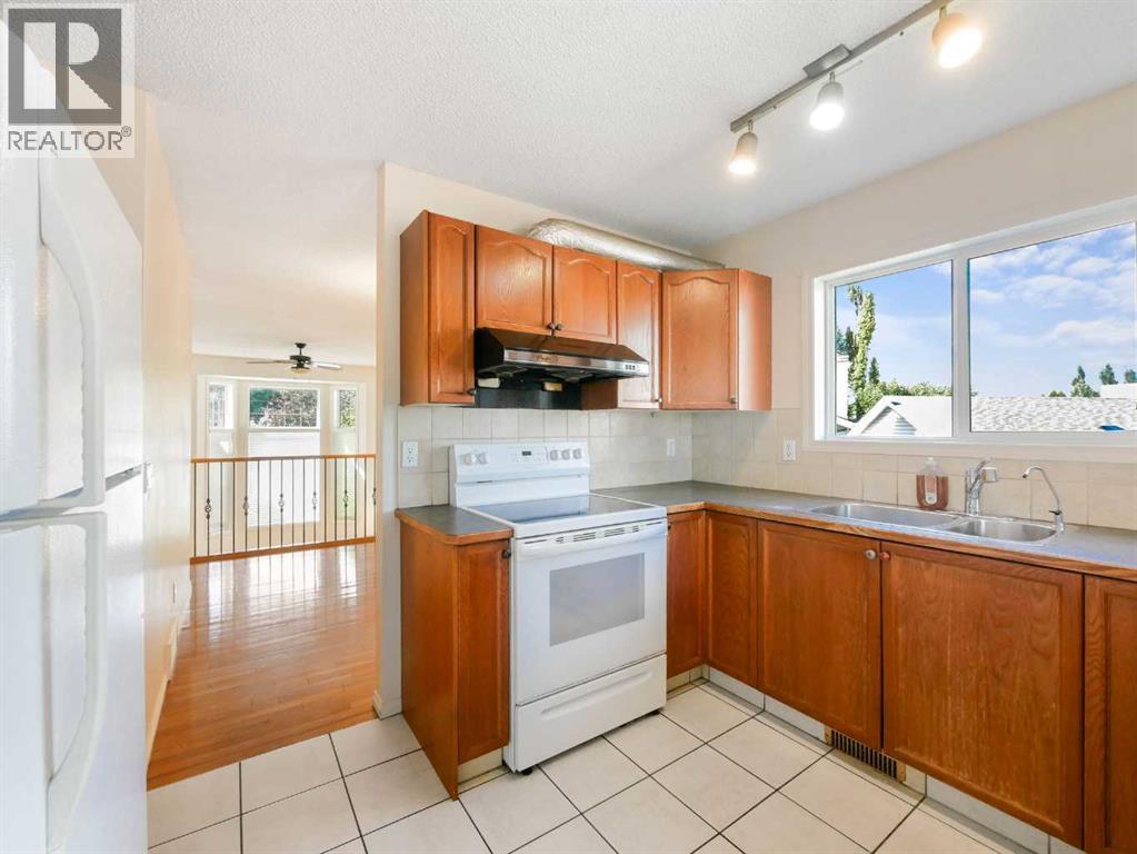 27 Erin Green Place SE, Calgary, Alberta  T2B 3C2 - Photo 10 - A2318315