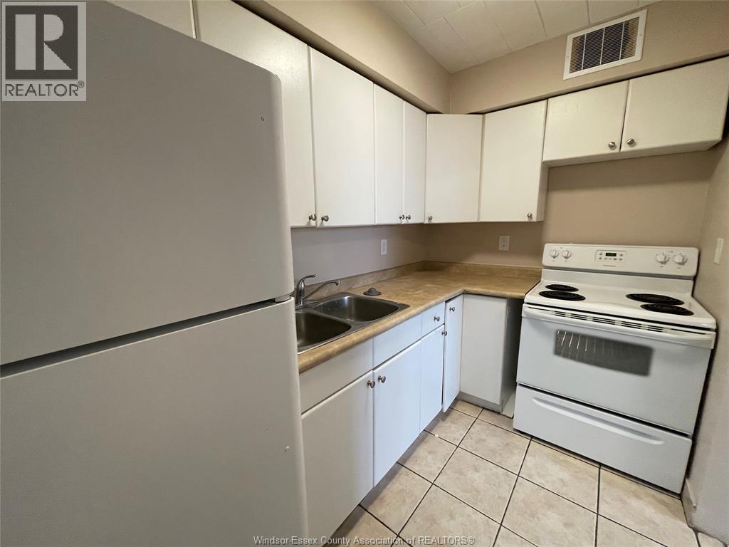 928 Howard Avenue Unit# 7, Windsor, Ontario N9A 2S6 - Photo 4 - 26016135