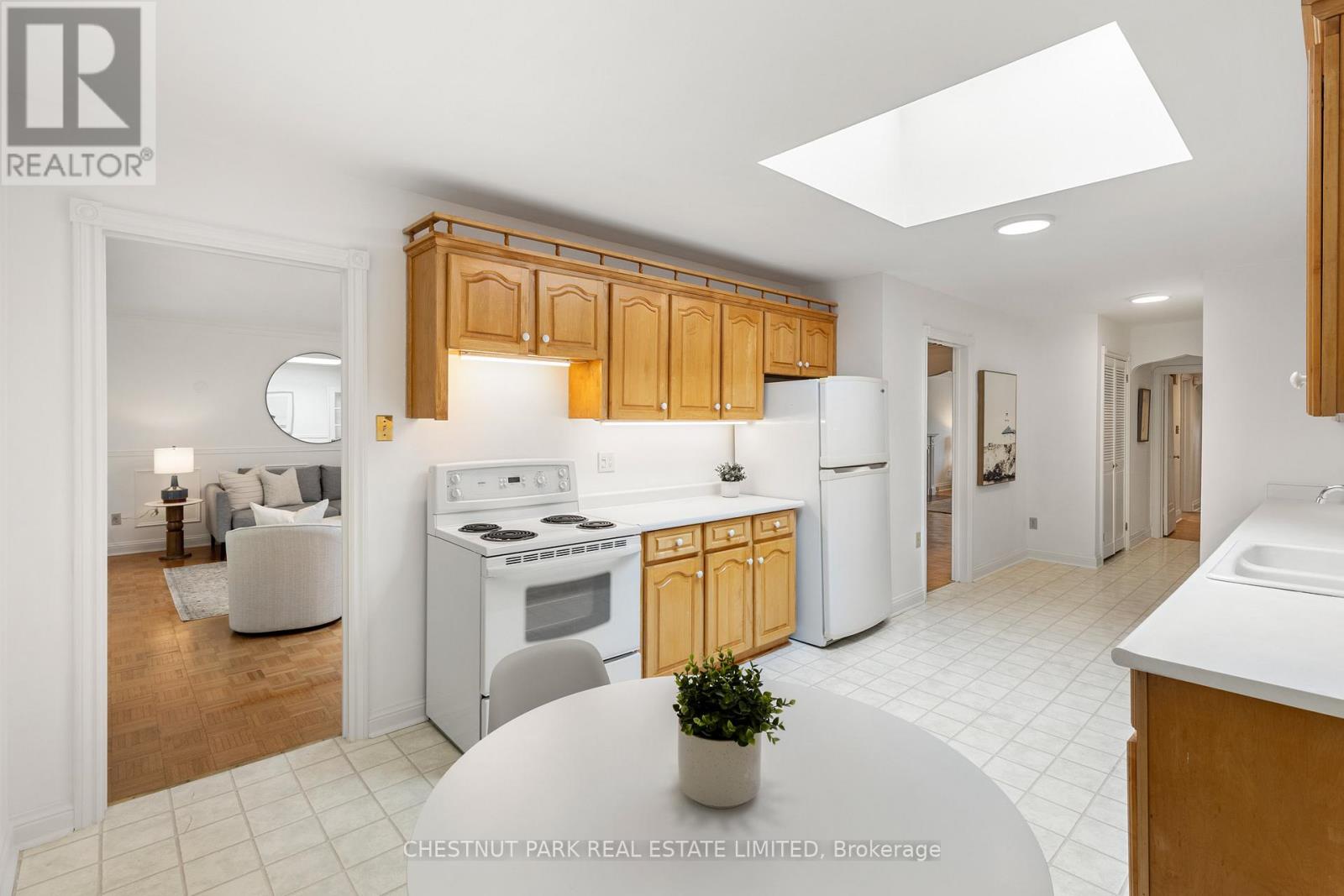 4 Roxville Avenue, Toronto, Ontario  M4G 3P8 - Photo 24 - C13527796