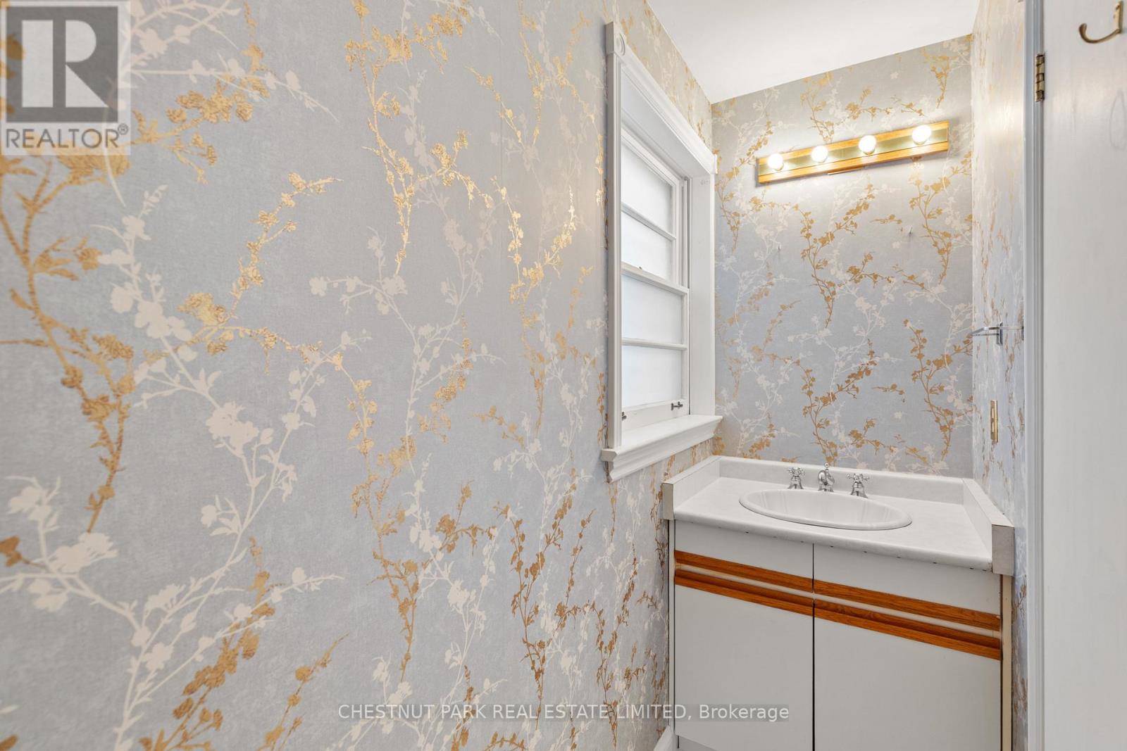 4 Roxville Avenue, Toronto, Ontario  M4G 3P8 - Photo 27 - C13527796