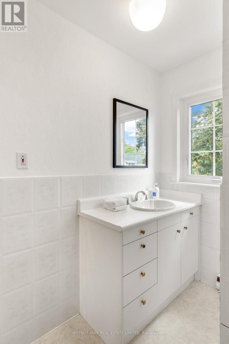 4 Roxville Avenue, Toronto, Ontario  M4G 3P8 - Photo 40 - C13527796