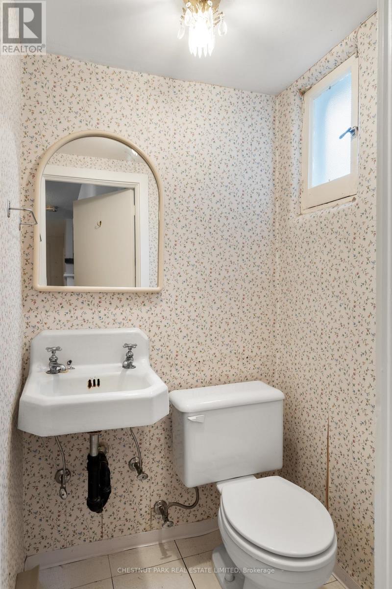 4 Roxville Avenue, Toronto, Ontario  M4G 3P8 - Photo 46 - C13527796