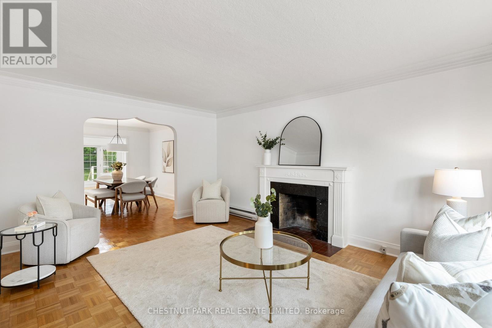 4 Roxville Avenue, Toronto, Ontario  M4G 3P8 - Photo 5 - C13527796