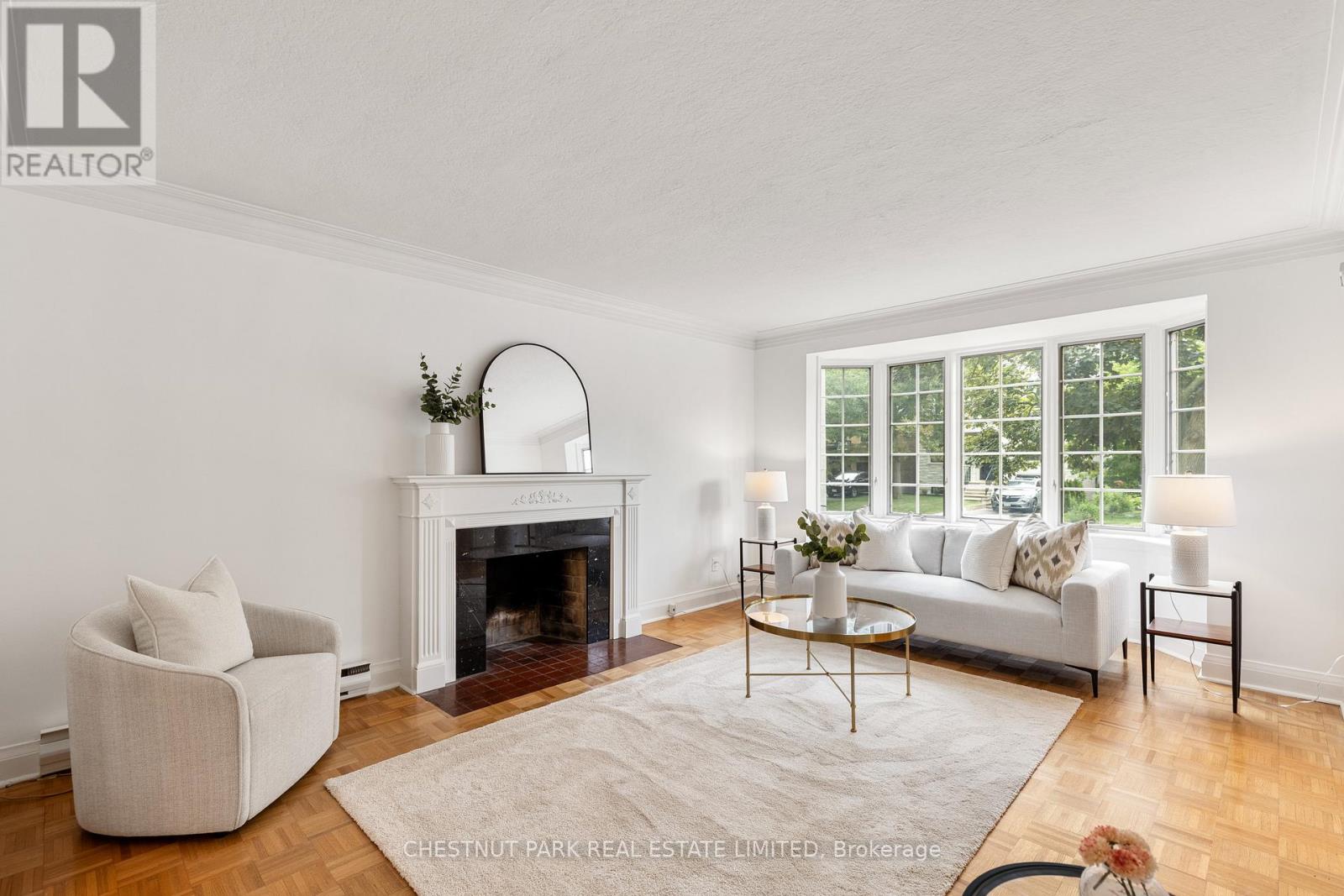 4 Roxville Avenue, Toronto, Ontario  M4G 3P8 - Photo 6 - C13527796