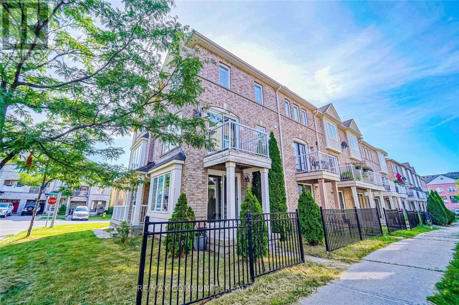 1 Burnsborough Street, Ajax, Ontario  L1S 0A7 - Photo 4 - E13527840