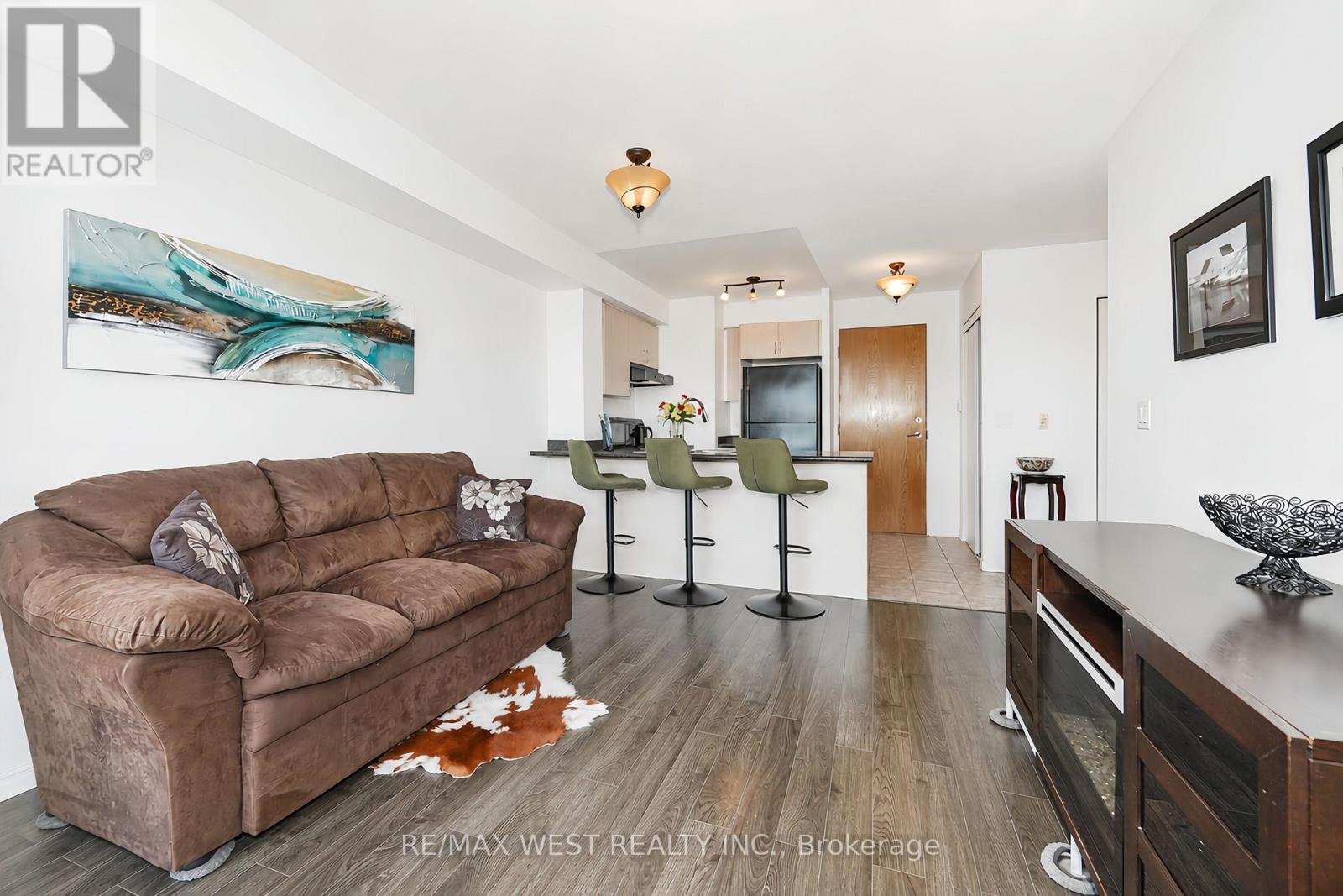 216 - 340 Watson Street W, Whitby, Ontario  L1N 9G1 - Photo 6 - E13205434