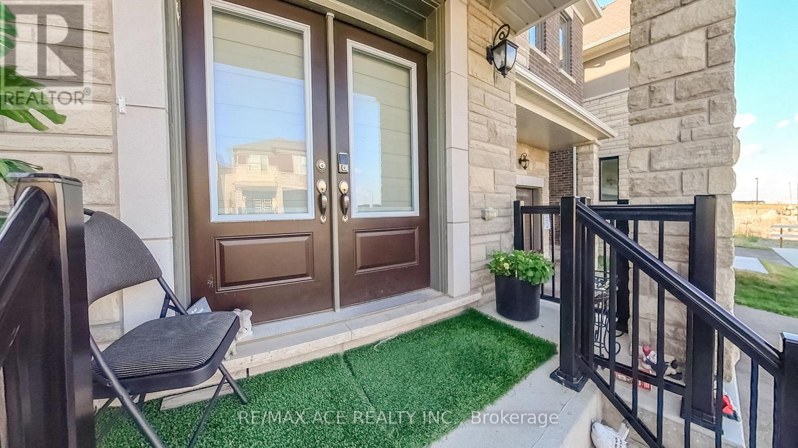 261 Marigold Court, Milton, Ontario L9T 2X5 - Photo 2 - W13527912