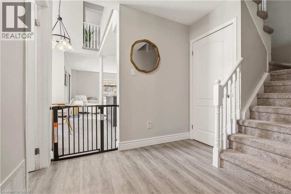 84 Rockhaven Lane, Waterdown, Ontario  L8B 0J2 - Photo 3 - 40843518