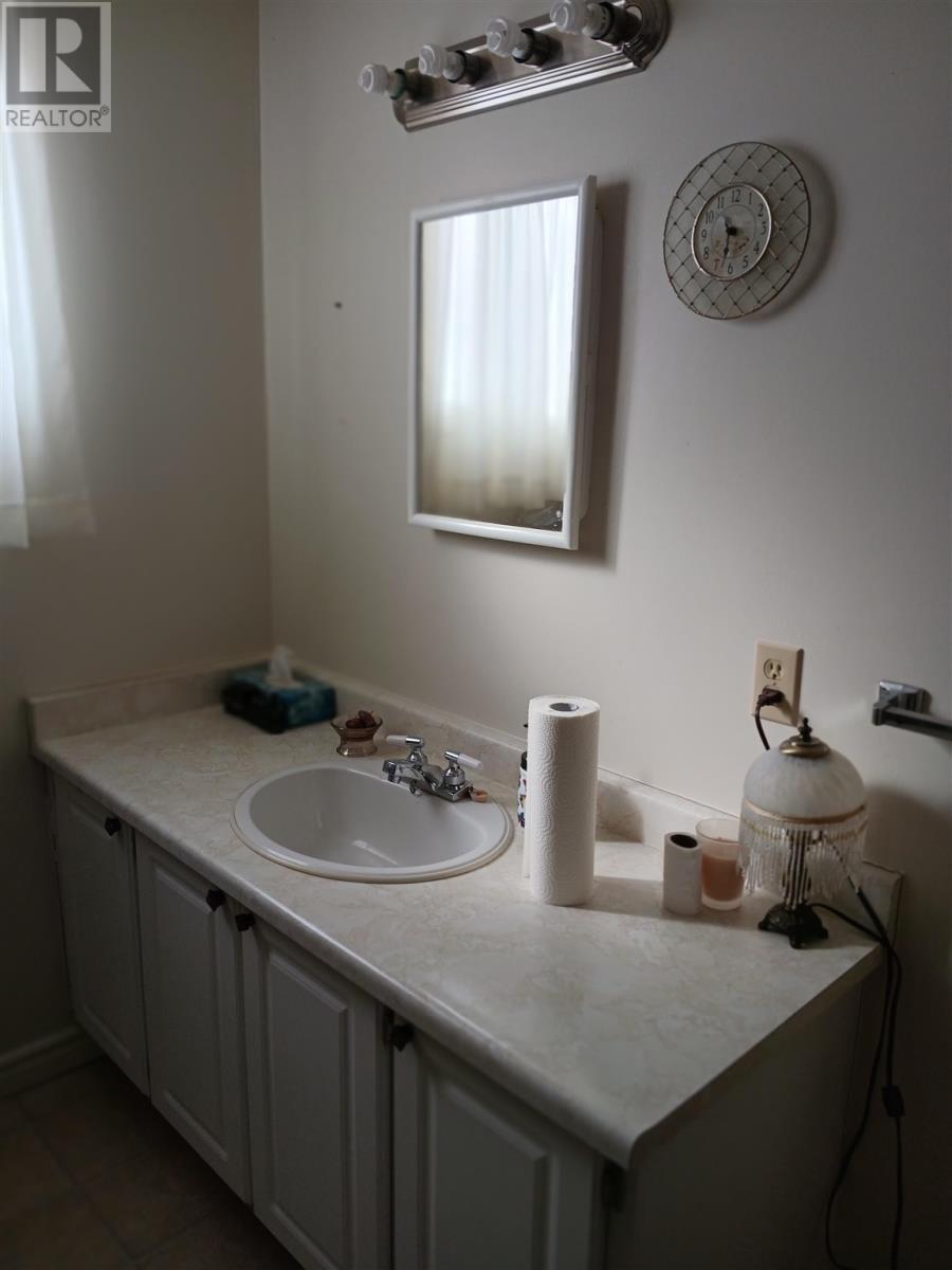 50 Hergott Ave, Elliot Lake, Ontario  P5A 3A8 - Photo 12 - SM261730