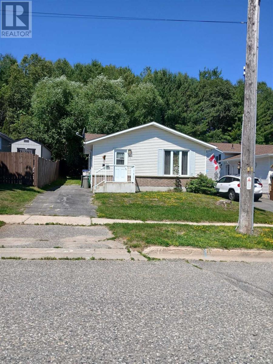50 Hergott Ave, Elliot Lake, Ontario  P5A 3A8 - Photo 30 - SM261730