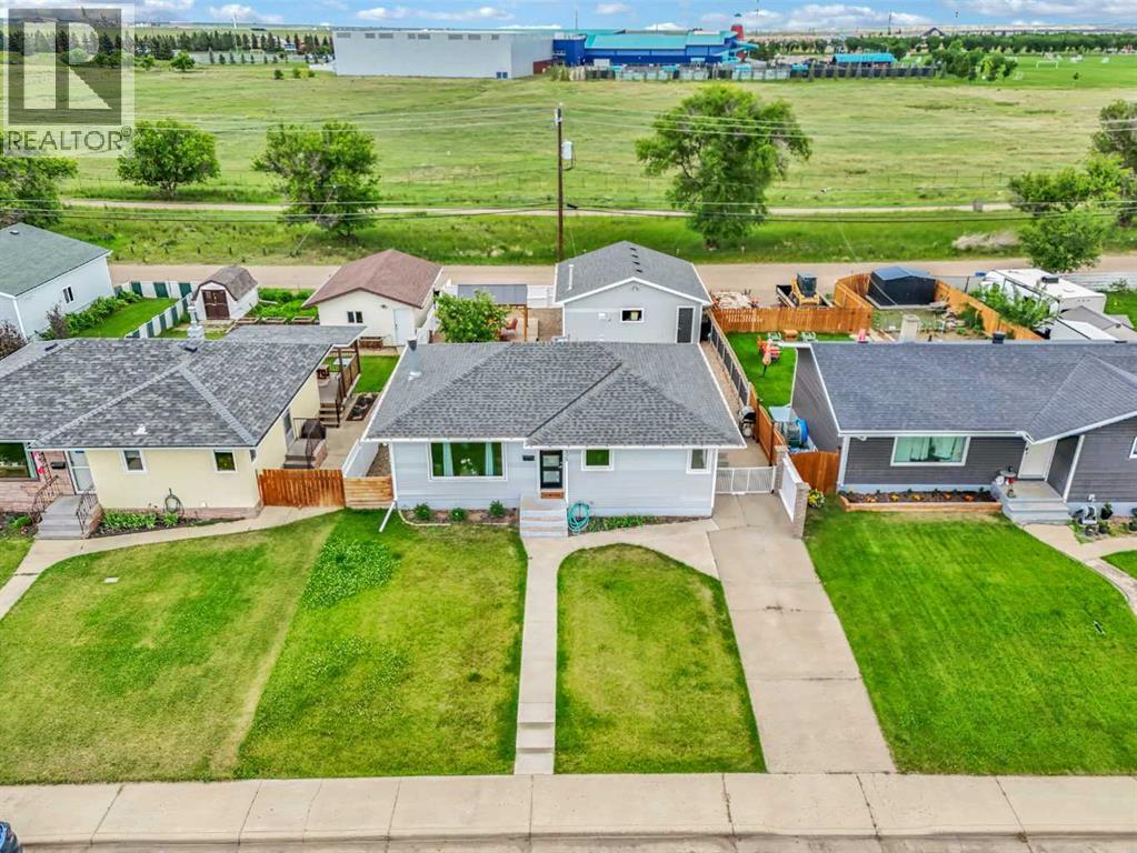 172 14 Street NW, Medicine Hat, Alberta