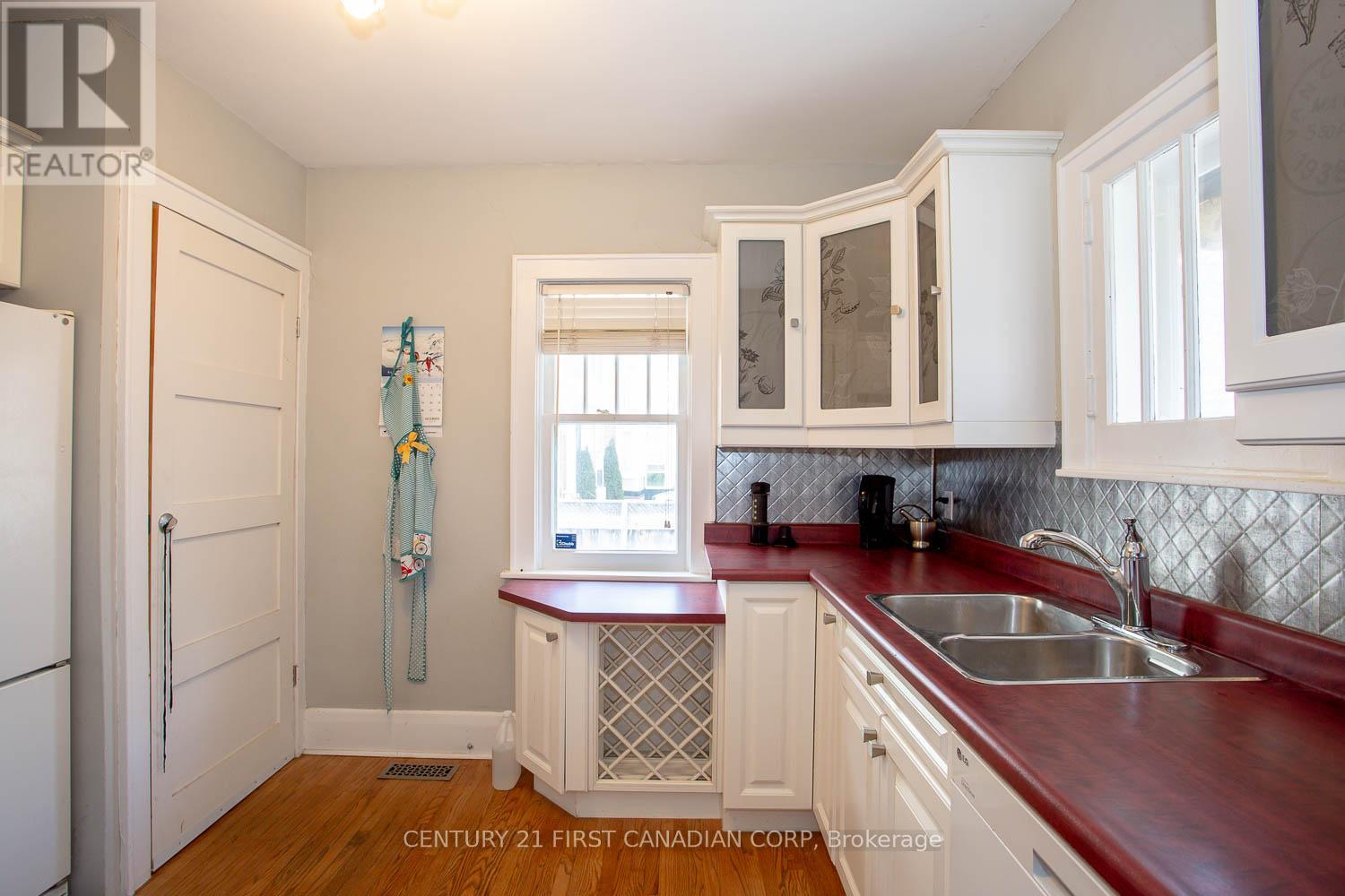 27 Wharncliffe Road S, London South, Ontario  N6J 2J5 - Photo 8 - X13528054