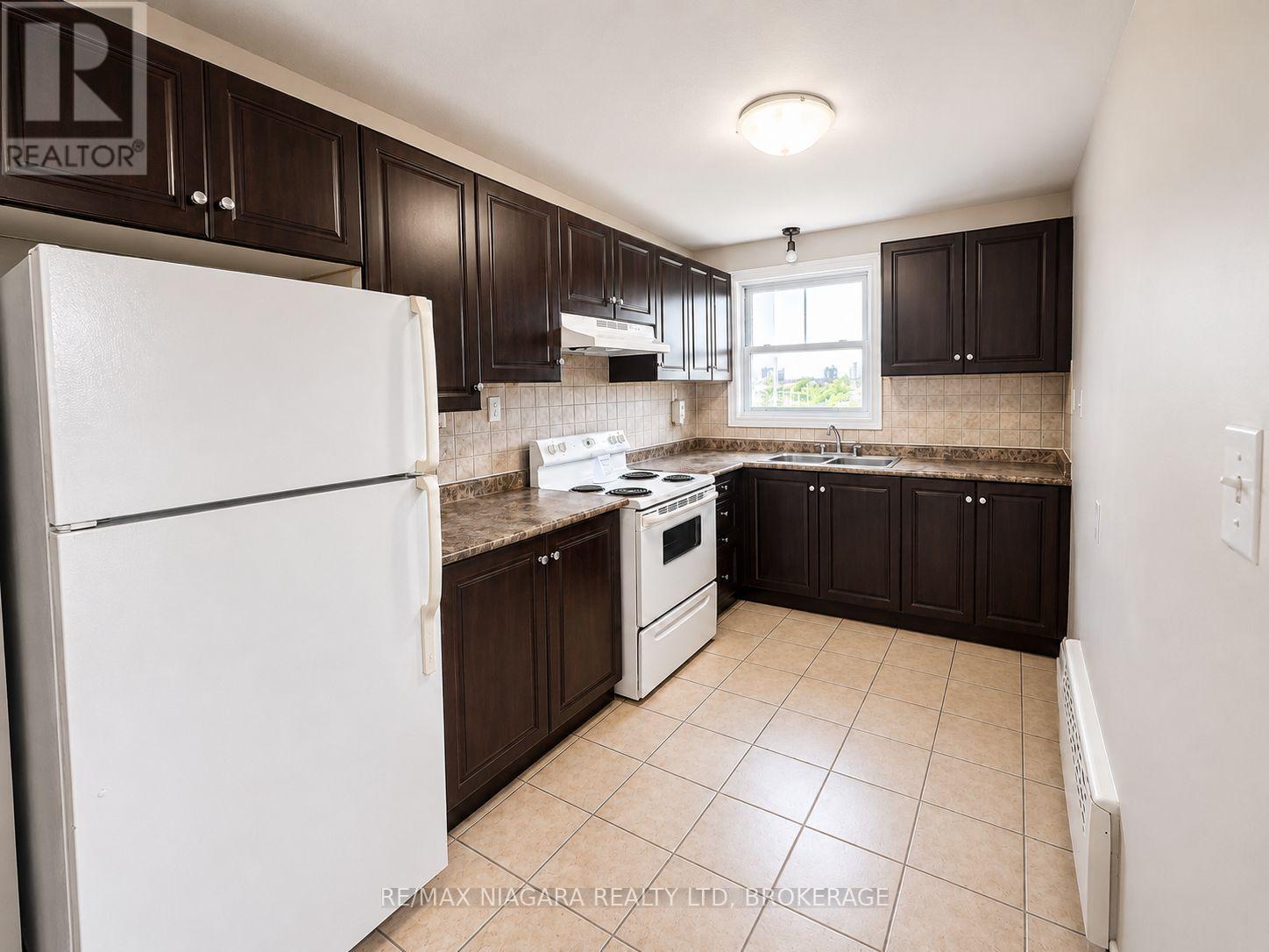 15 - 139 Westchester Crescent, St. Catharines, Ontario  L2P 2N8 - Photo 4 - X13528116