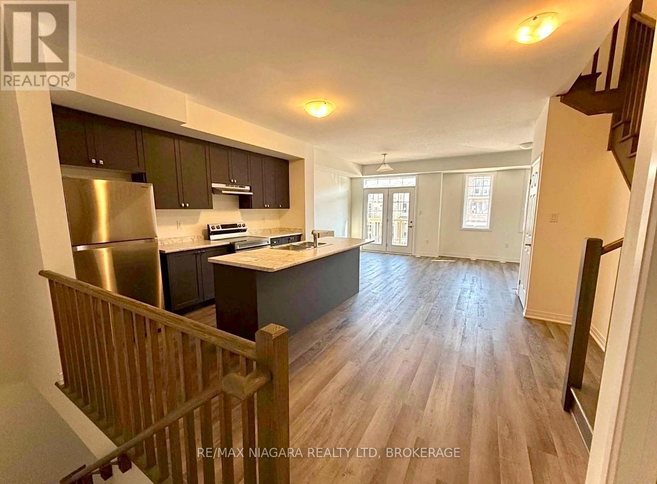 38 Pogie Drive, Welland, Ontario  L3B 0P3 - Photo 2 - X13528170