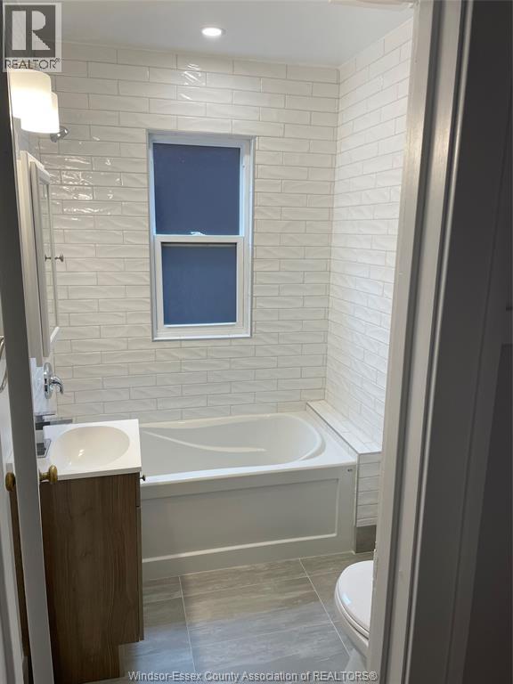 1496/1498 Giles Boulevard East, Windsor, Ontario  N9A 4H1 - Photo 9 - 26016154